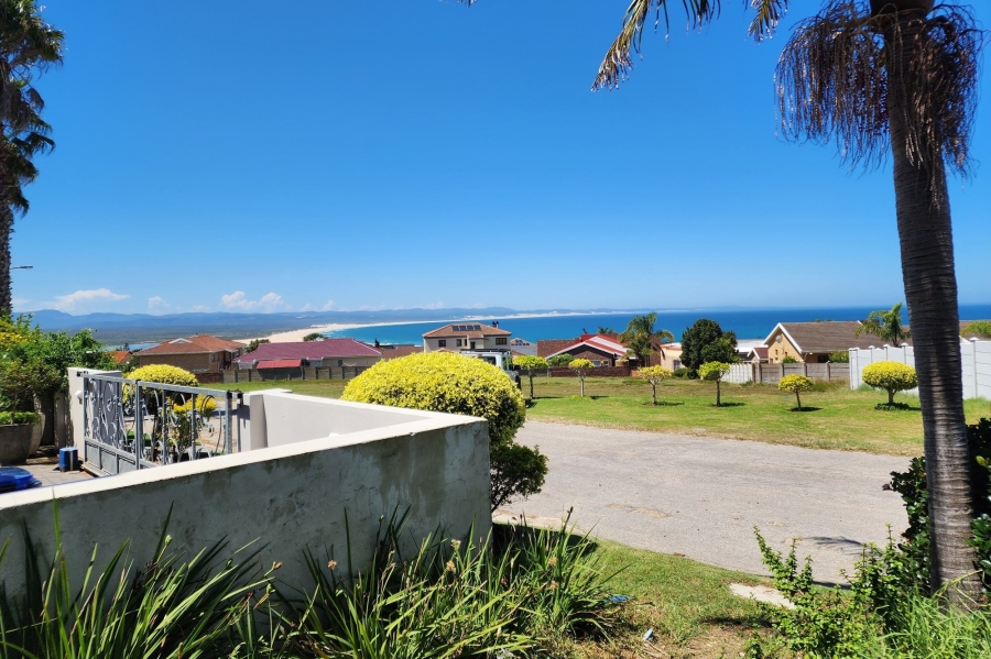 6 Bedroom Property for Sale in Wavecrest Eastern Cape